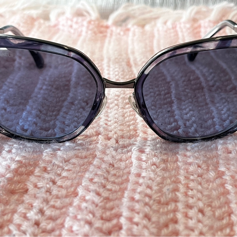 CHANEL Black Frame Blue Lens Oversized Sunglasses - Picture 3 of 10